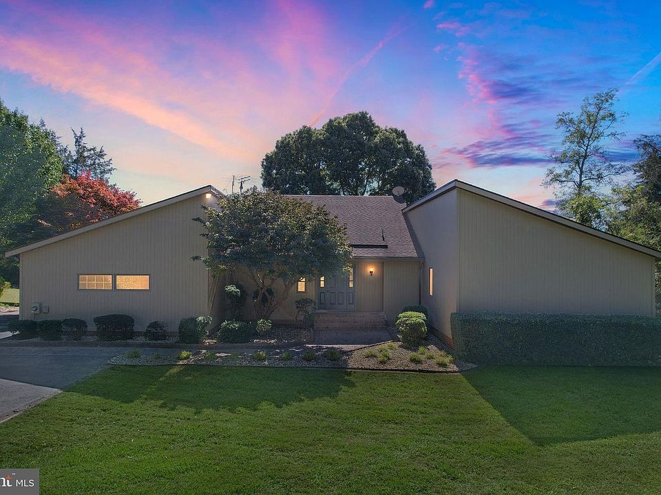 1st image of 41832 Foxwell Point Ln