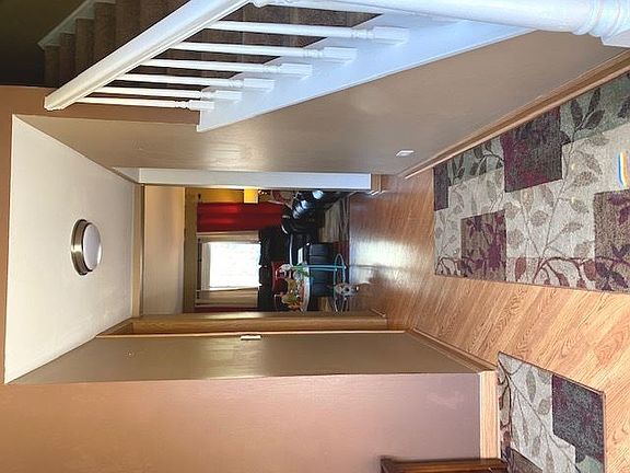 3rd image of 203 Applewood Ln