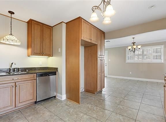 4th image of 3517 E Loyola Dr