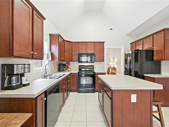 5th image of 1045 Kensford Dr