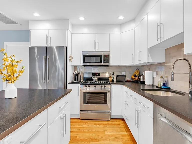 157 Hancock St #14 — Photo 1