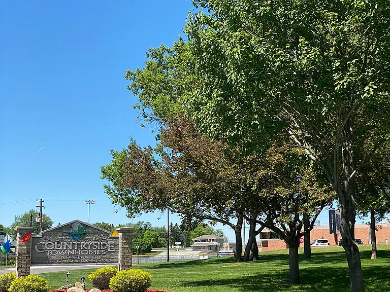 355 Countryside Ln — Photo 3