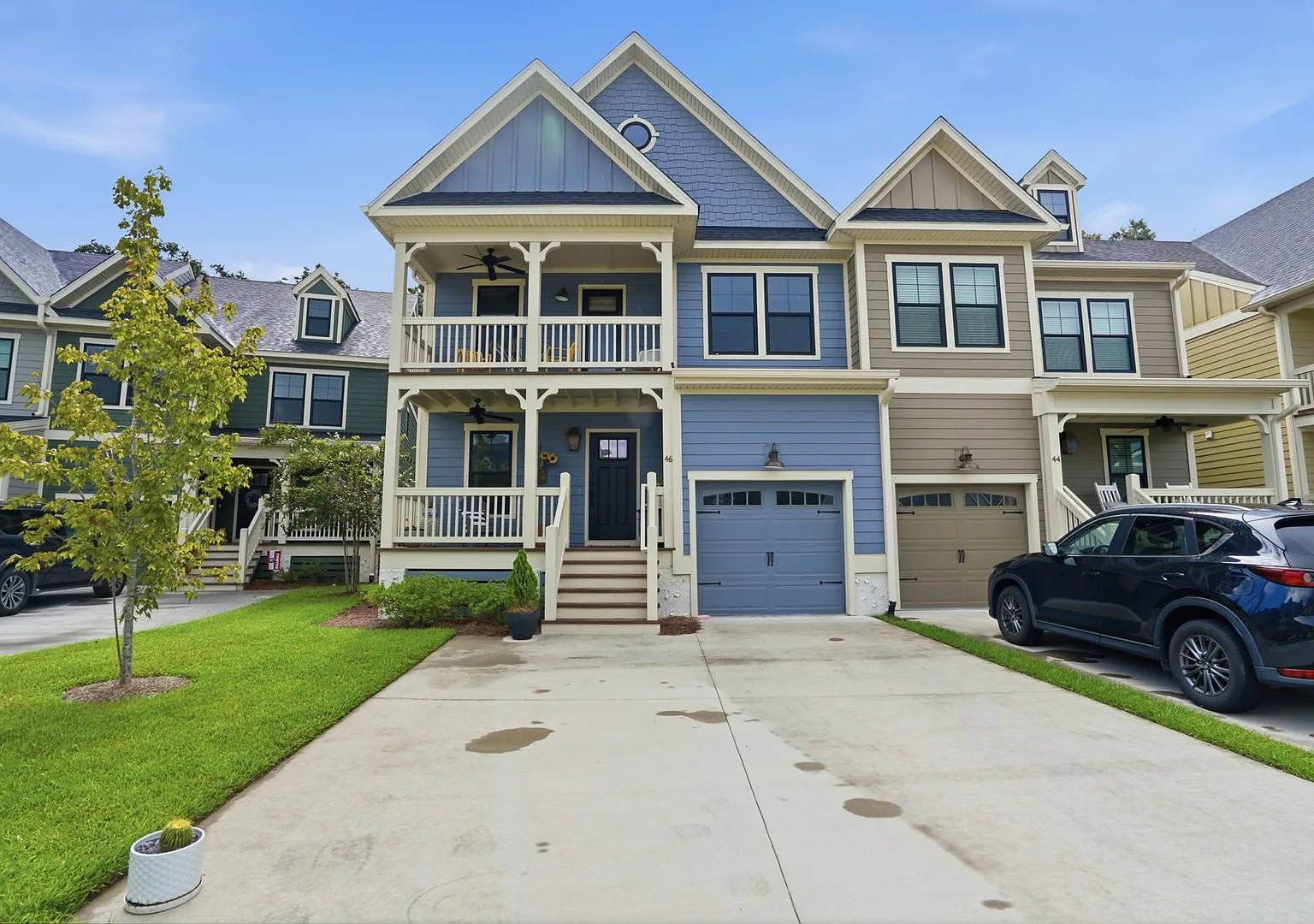 Beautiful Townhome In Private Community — Photo 1
