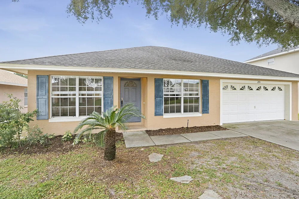 3 bed, 2.0 bath, 1323 sqft, $1,885 — Photo 2