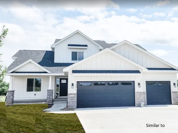 8421 Longmeadow Ln, West Des Moines, IA 50266