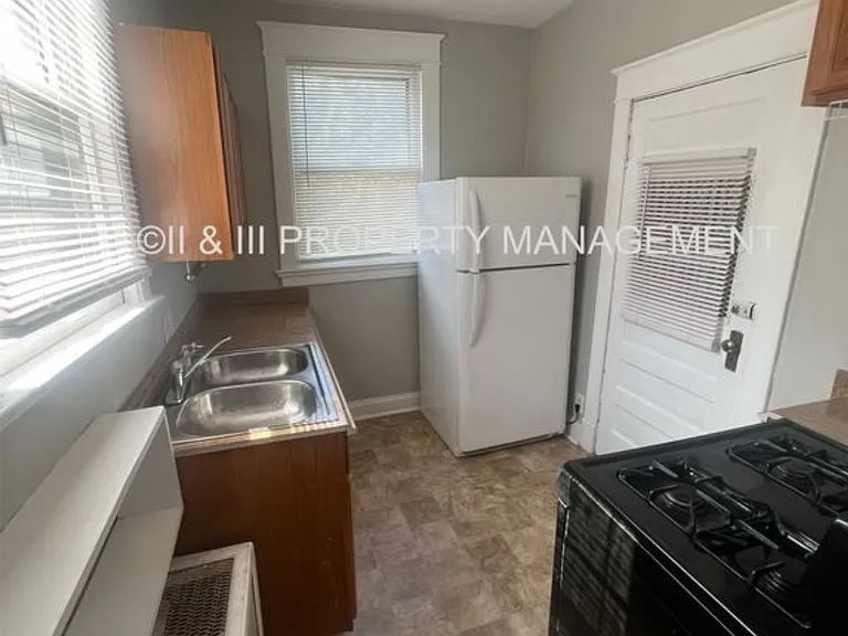 221 W 37th St #1W — Photo 1