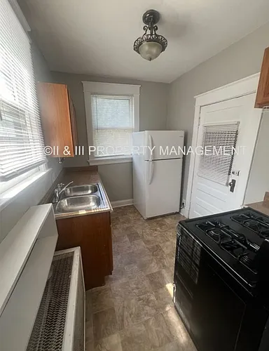 221 W 37th St #1W Photo 1