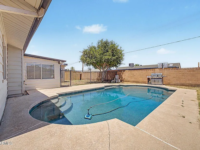 6536 W Turney Ave — Photo 43