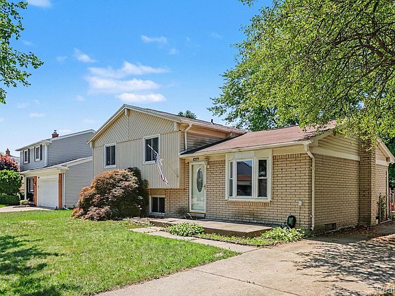 4th image of 43171 Hartwick Dr