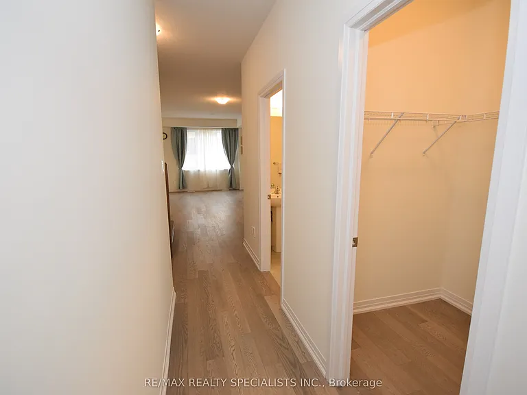 12 Velvet Way — Photo 5