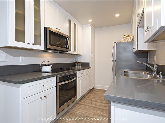 3rd image of 8525 Villa La Jolla Dr APT J