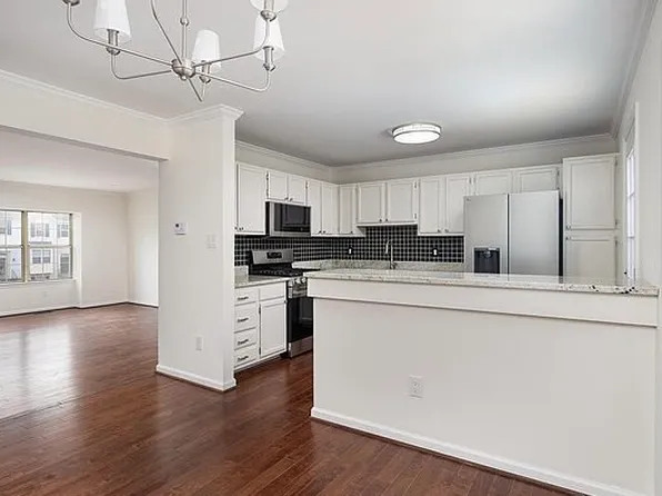 8770 Deblanc Pl, Manassas, VA 20110
