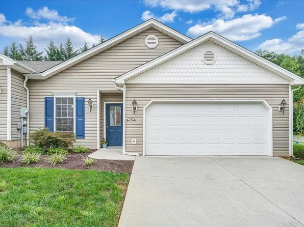5005 Country Cottage Ln, Roanoke, VA 24018
