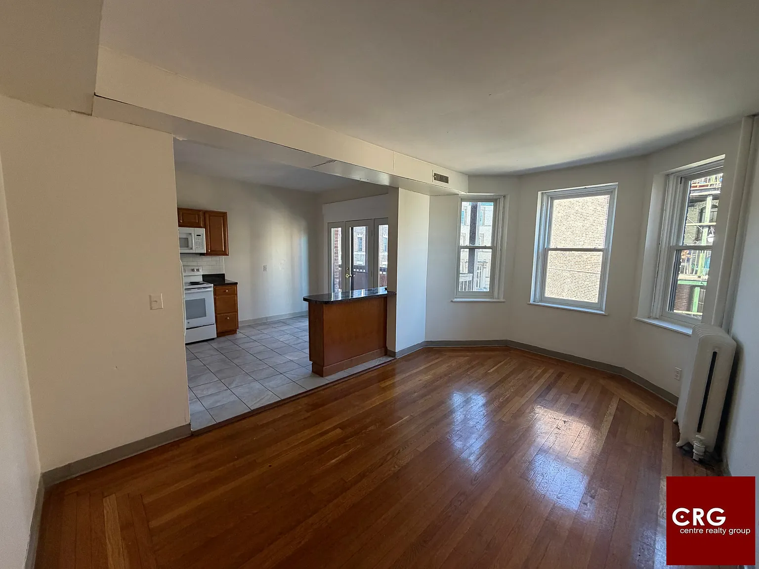 3 bed, 1.5 bath, $4,100 — Photo 3