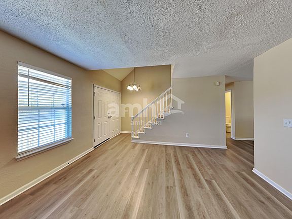 5th image of 142 Bill Stewart Blvd