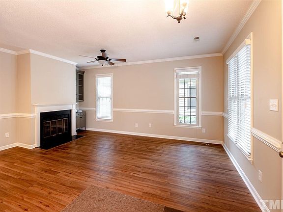 3rd image of 80 Stone Hill Ct