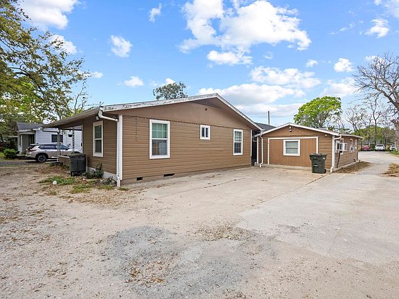 3rd image of 3215 32nd St