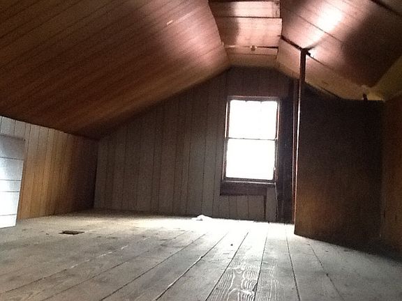 4th image of 182 Fullerton Ave