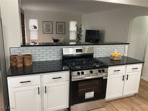 4th image of 6907 Forest Ave
