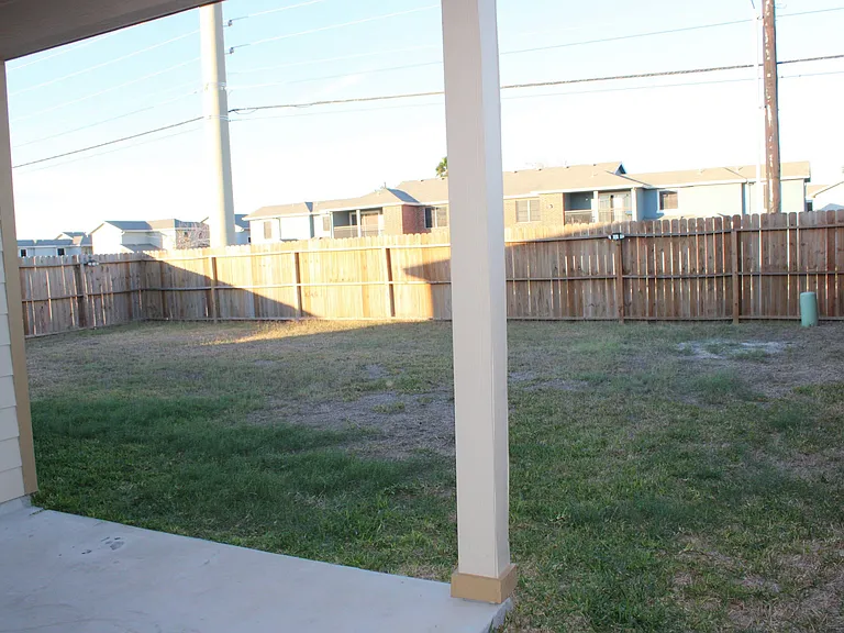 211 Bismark Palm Dr — Photo 17