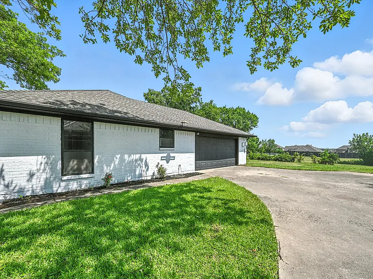 3309 Larkin Ln — Photo 3