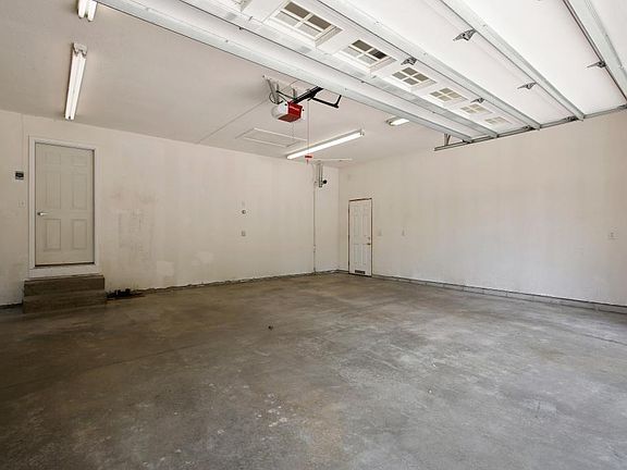 4th image of 40108 Hastings St NE