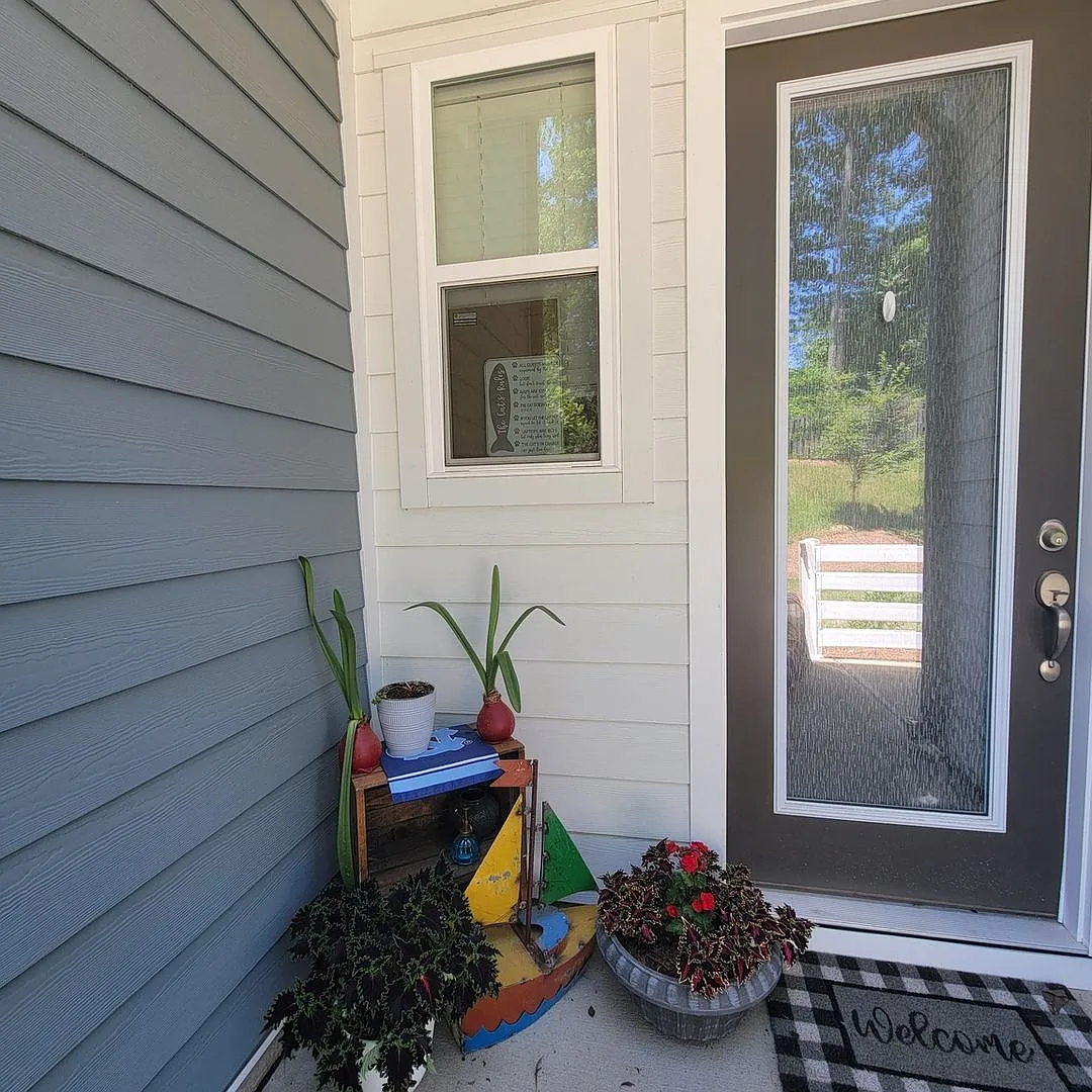 Charming 3BR Townhome in Charlotte — Photo 2