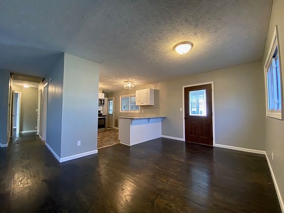 5th image of 1108 Crest Hill Dr