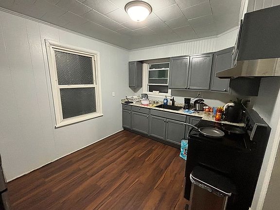 4th image of 562 Seward St