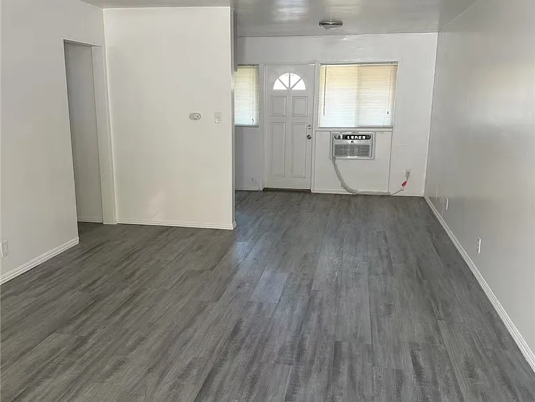 415 S El Molino Ave #11 — Photo 1