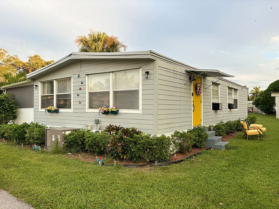 Beautiful Mobil Home in a beautiful place where all the house are in amazing shape. Good landscaping. Amazing neighborhood and neighbors