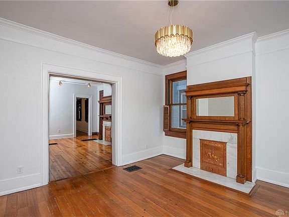 5th image of 137 Brown St