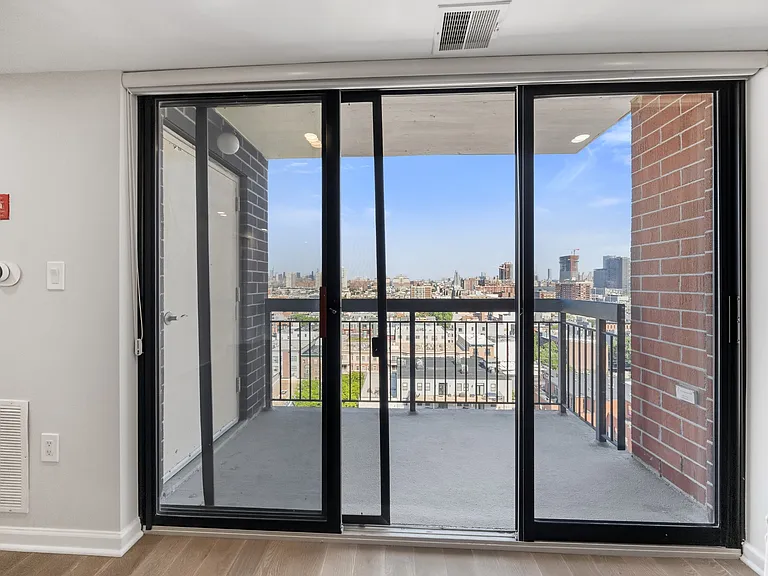 700 1st St #14F — Photo 3