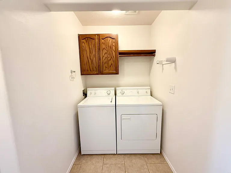 1460 Loren Dr — Photo 13