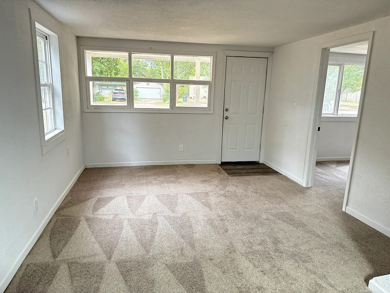 2 bed, 754 sqft, $950 — Photo 2