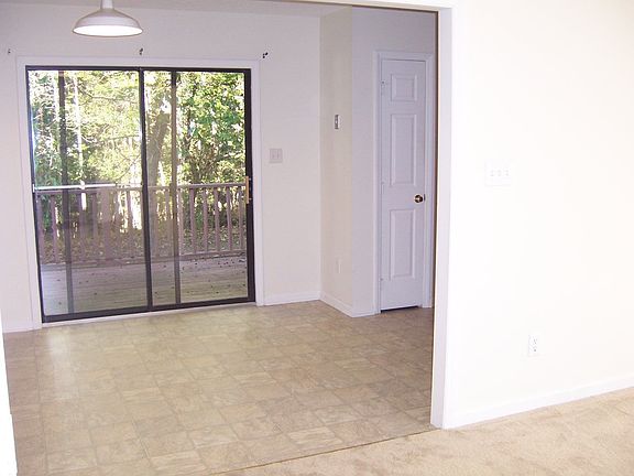 Bright and sunny breakfast area in kitchen.
