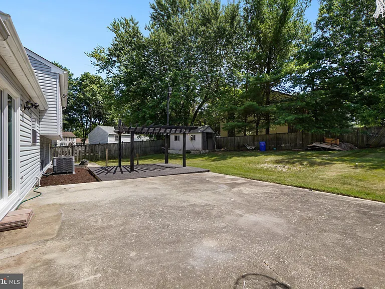 15950 Alameda Dr — Photo 12