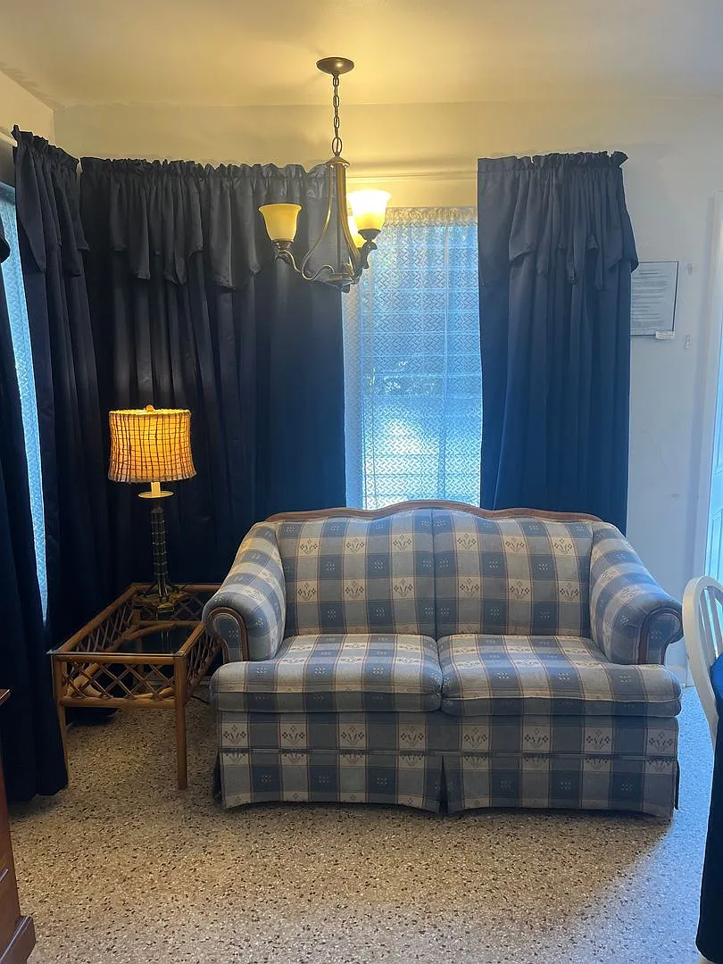 Jensen Beach Efficiency With All Utilities Included! — Photo 2