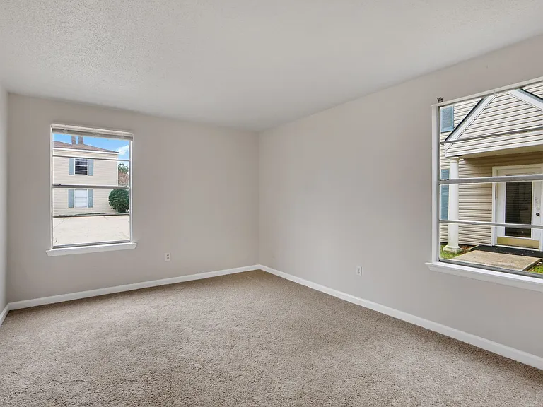 Woodland Trace Apartments — Photo 10