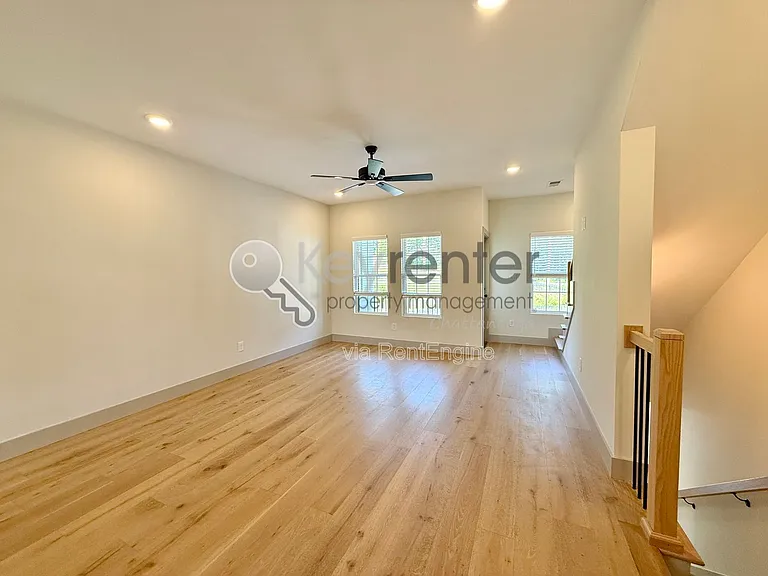 1072 Amelia Ct — Photo 11