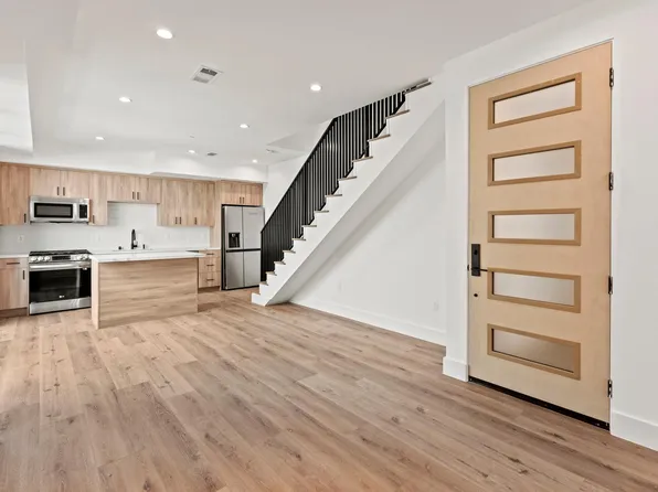 10917 Hesby St #2, North Hollywood, CA 91601