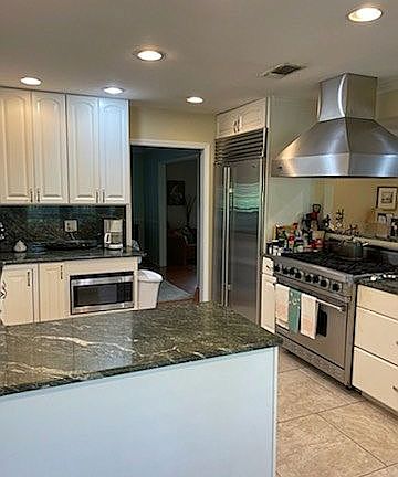 4th image of 8782 Thunderbird Dr