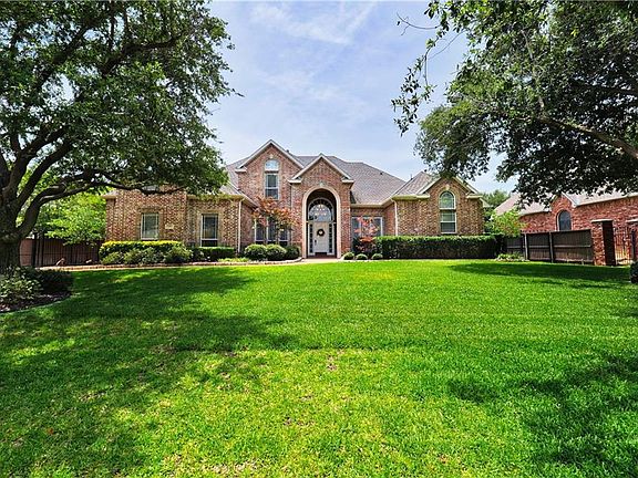 2nd image of 1202 Lansdowne Ct