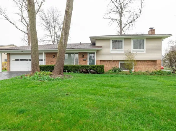 95 Black Walnut Dr, Rochester, NY 14615