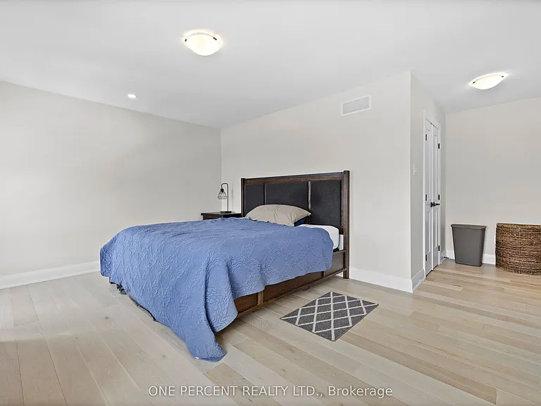 238 Bristol Cres — Photo 22