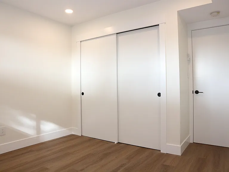 688 Cassiar St — Photo 13
