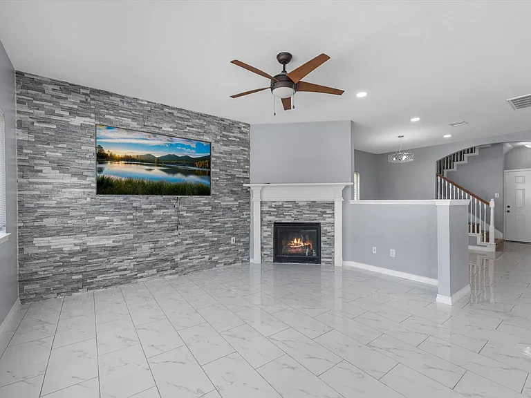 6131 Settlers Lake Cir W — Photo 4