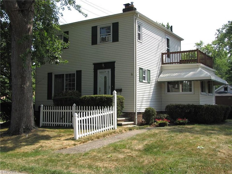 Charming 3 bdrm 1 bath Colonial situated on a double lot.