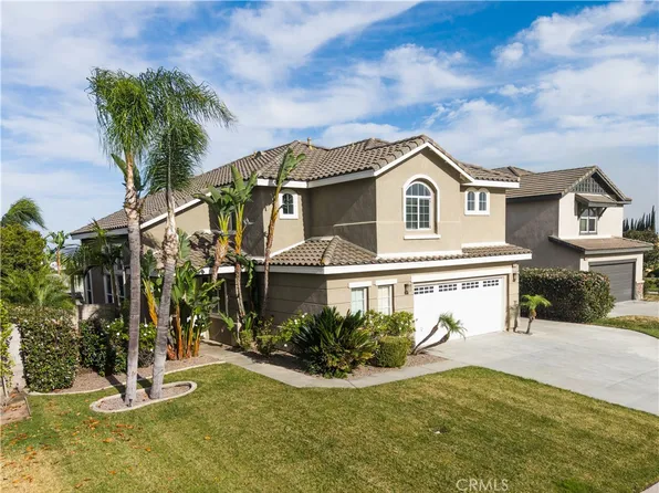 8352 Clover Creek Rd, Riverside, CA 92508