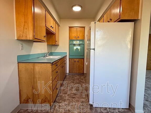 5th image of 205 11th St S APT 9